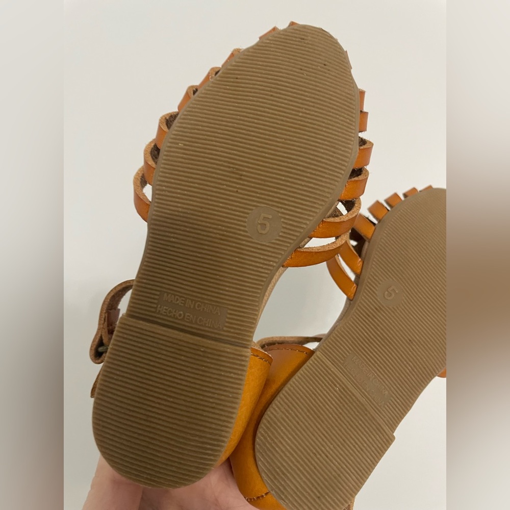 Old Navy Toddler Sandals - Picture 3 of 7